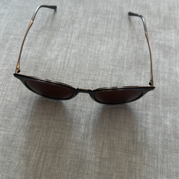 Burberry sunglasses - Picture 3 of 4